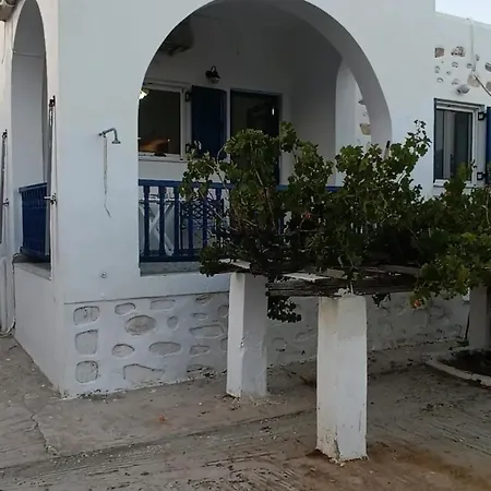 Matina Paros *