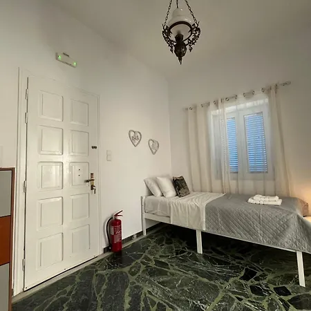 Matina Paros ناوسا