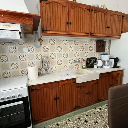 Matina Paros ناوسا