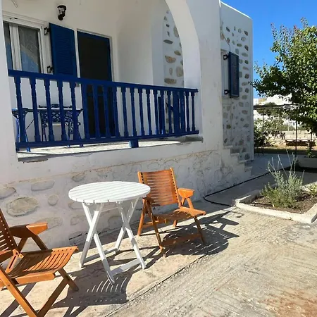 Matina Paros ناوسا